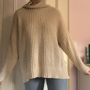 Super Cozy Oversized Aerie Turtleneck Knit Sweater!